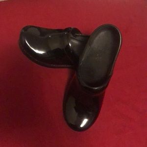 Dansko, black patent, size 37 (6.5-7)